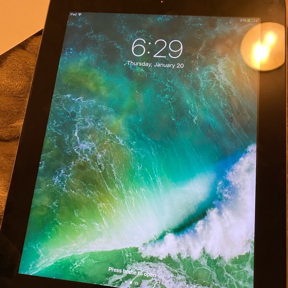 Apple ipad 4th gen silver - Picture 1 of 5